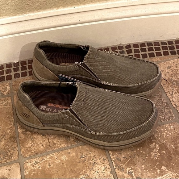 NWT~SKECHERS Men Khaki Relaxed Fit Memory Foam Machine Washable Shoes Size 6.5 - Picture 1 of 8
